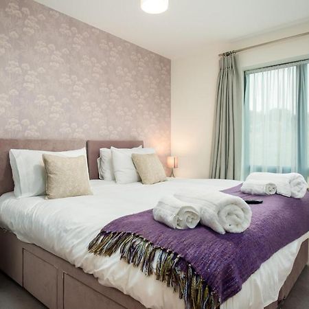 Solar Sanctuary- Skyline Balcony, City Centre, Three Floors, King Beds, Netflix And More! Bath Luaran gambar