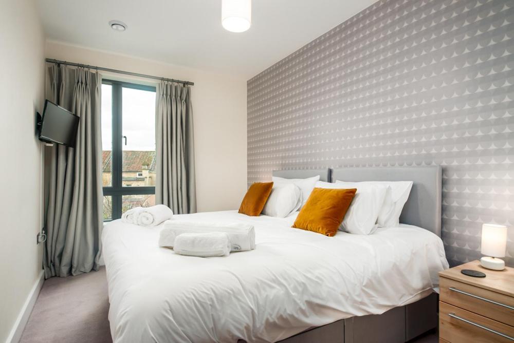 Solar Sanctuary- Skyline Balcony, City Centre, Three Floors, King Beds, Netflix And More! Bath Luaran gambar