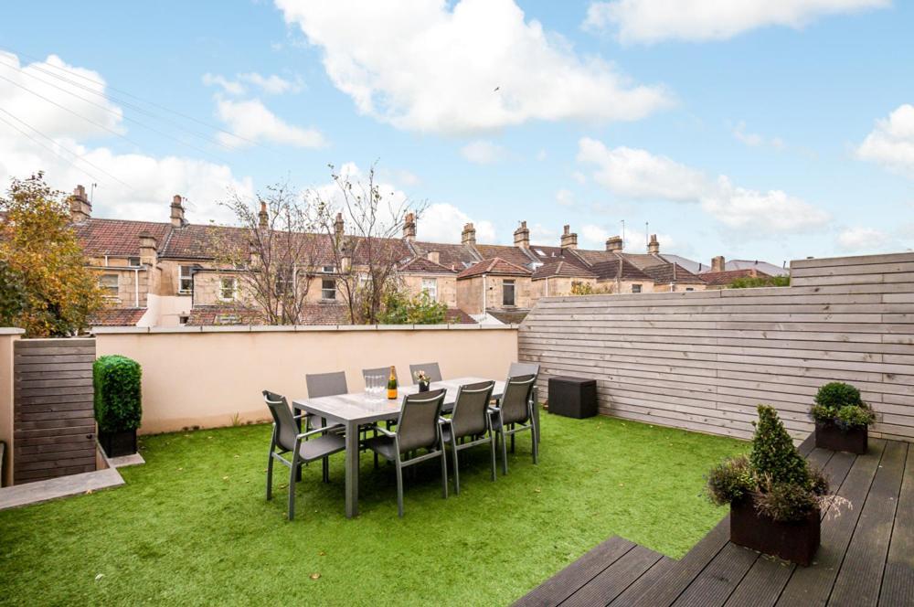 Solar Sanctuary- Skyline Balcony, City Centre, Three Floors, King Beds, Netflix And More! Bath Luaran gambar
